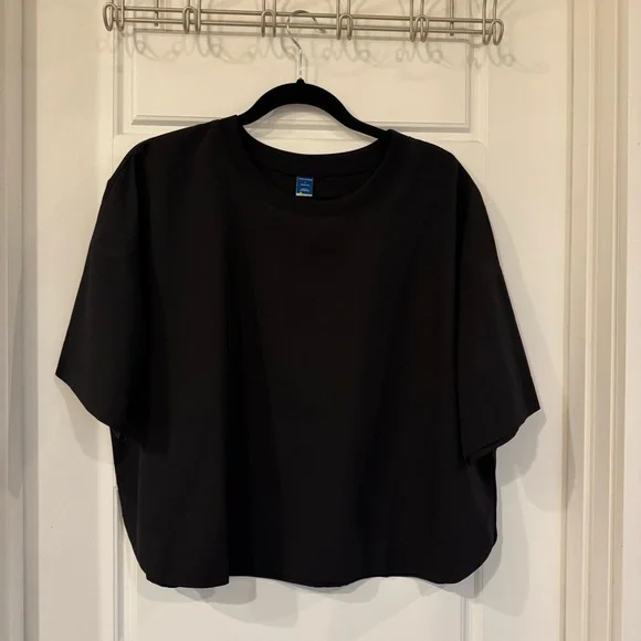 Old Navy Black Cropped T-Shirt - Picture 1 of 4